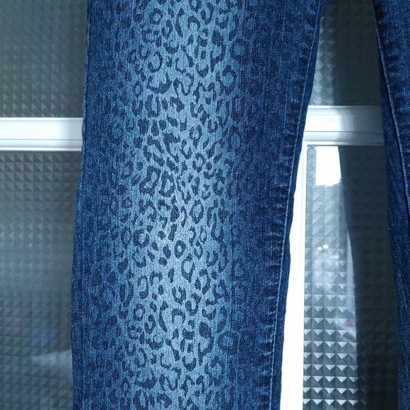 3/$25 Seductions Blue Animal Print Jeans - Picture 2 of 8